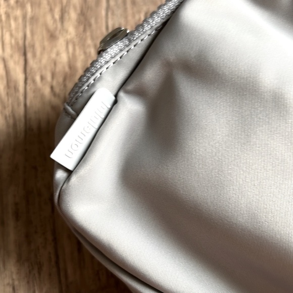 Lululemon everywhere belt bag - Picture 3 of 6